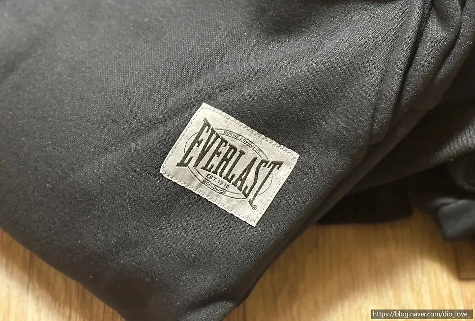 Fabric of the black tracksuit set