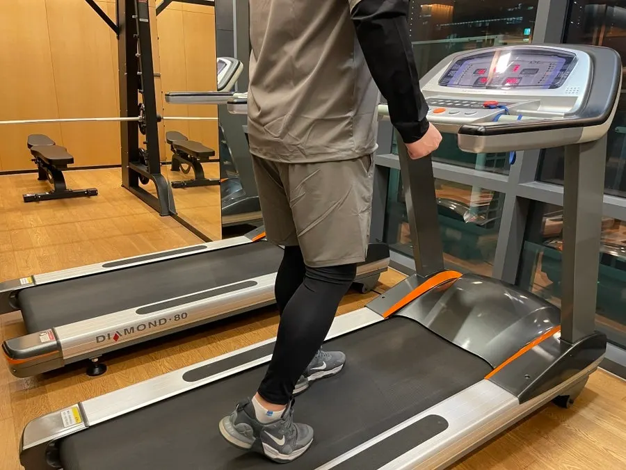 My boyfriend wearing stretchy running wear