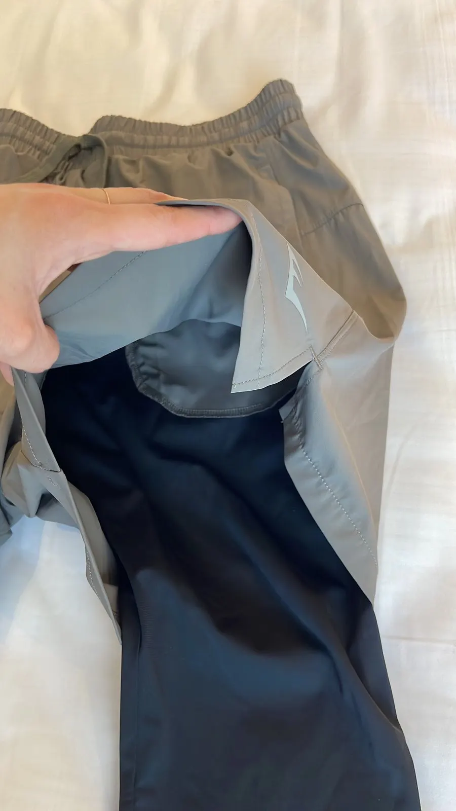 Running bottoms with side pockets and a zippered hip pocket