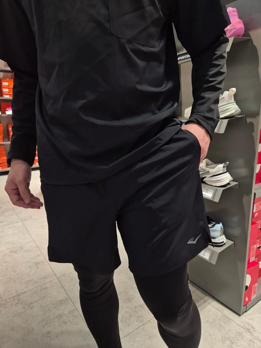 Workout outfit consisting of a layered T-shirt and shorts leggings