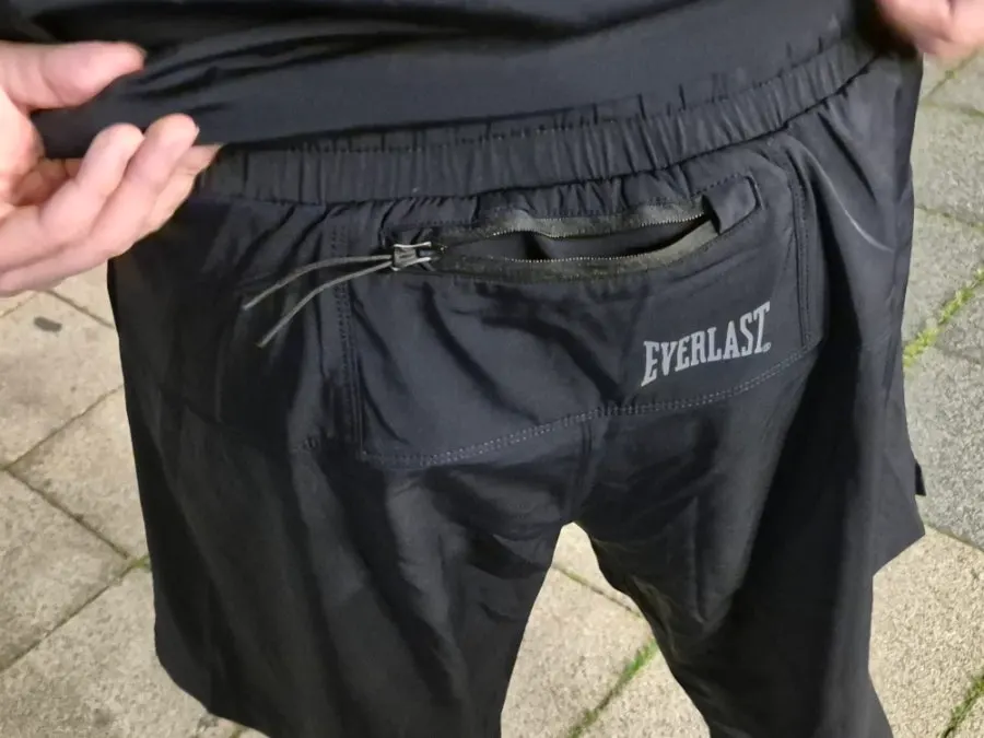 Waist section of Everlast shorts leggings