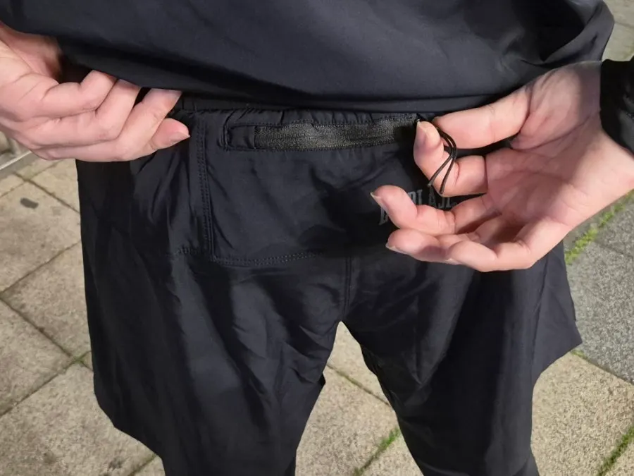 Waistband detail on Everlast running bottoms