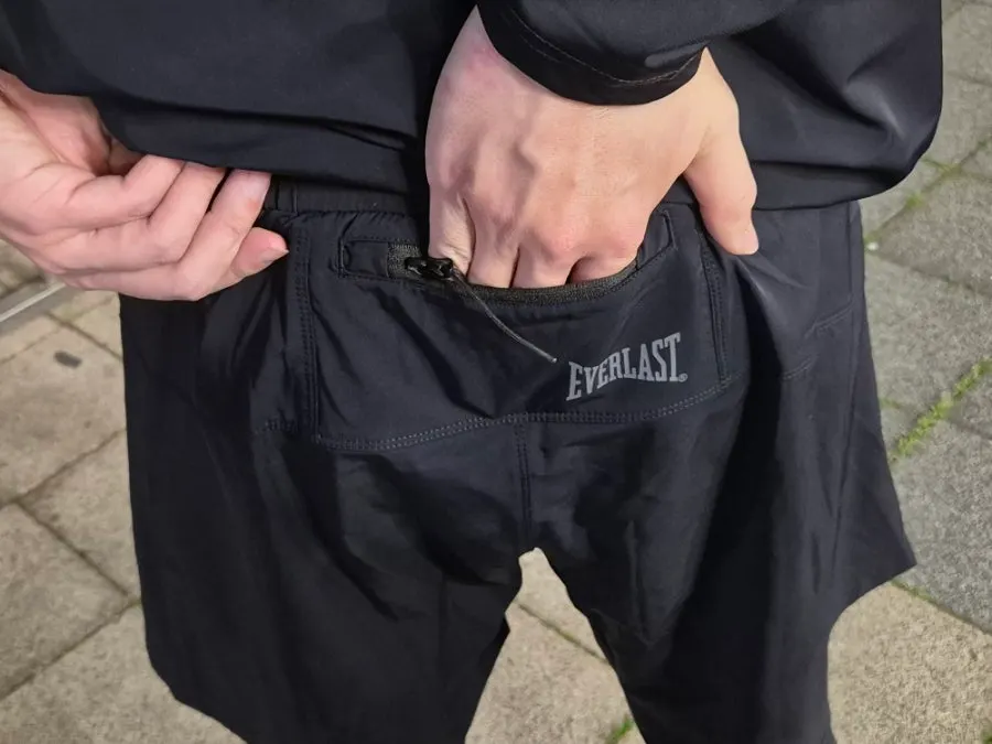 Back detail of Everlast shorts leggings