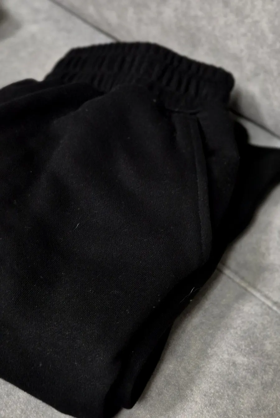 Soft, lightweight men’s training wear set