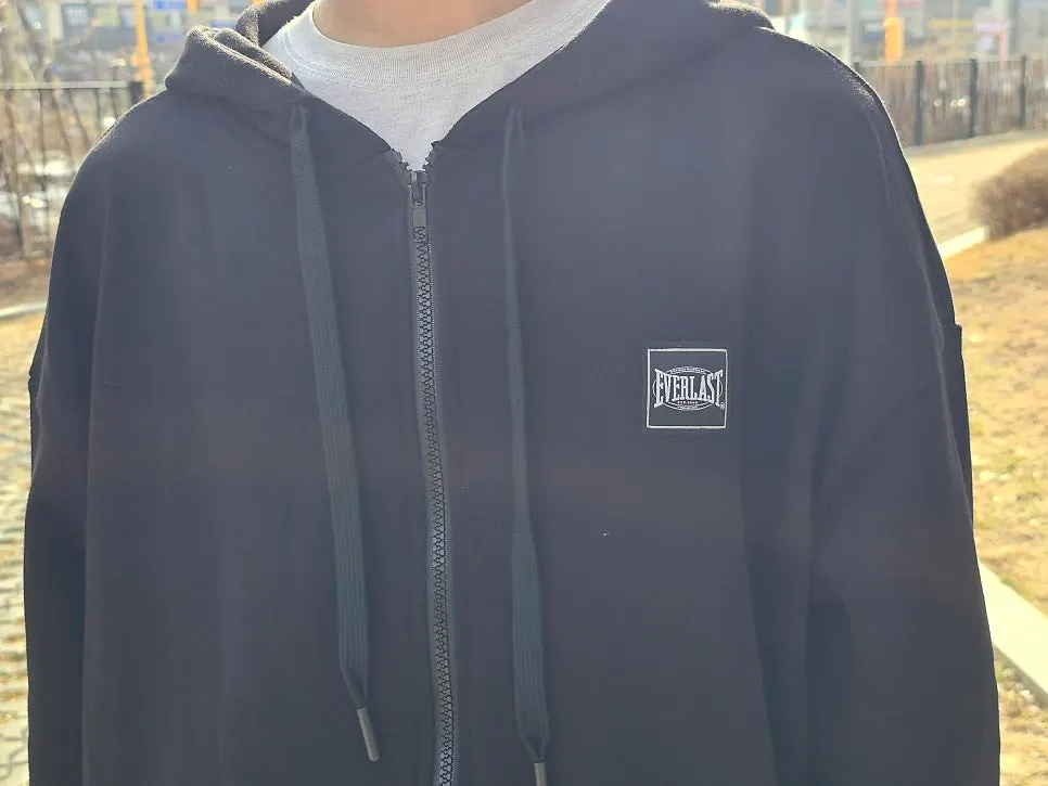 Roomy fit of the Everlast tracksuit set