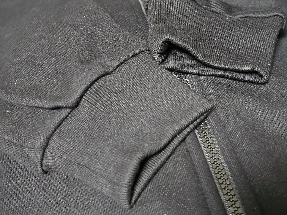 Top fit and details of the Everlast tracksuit set