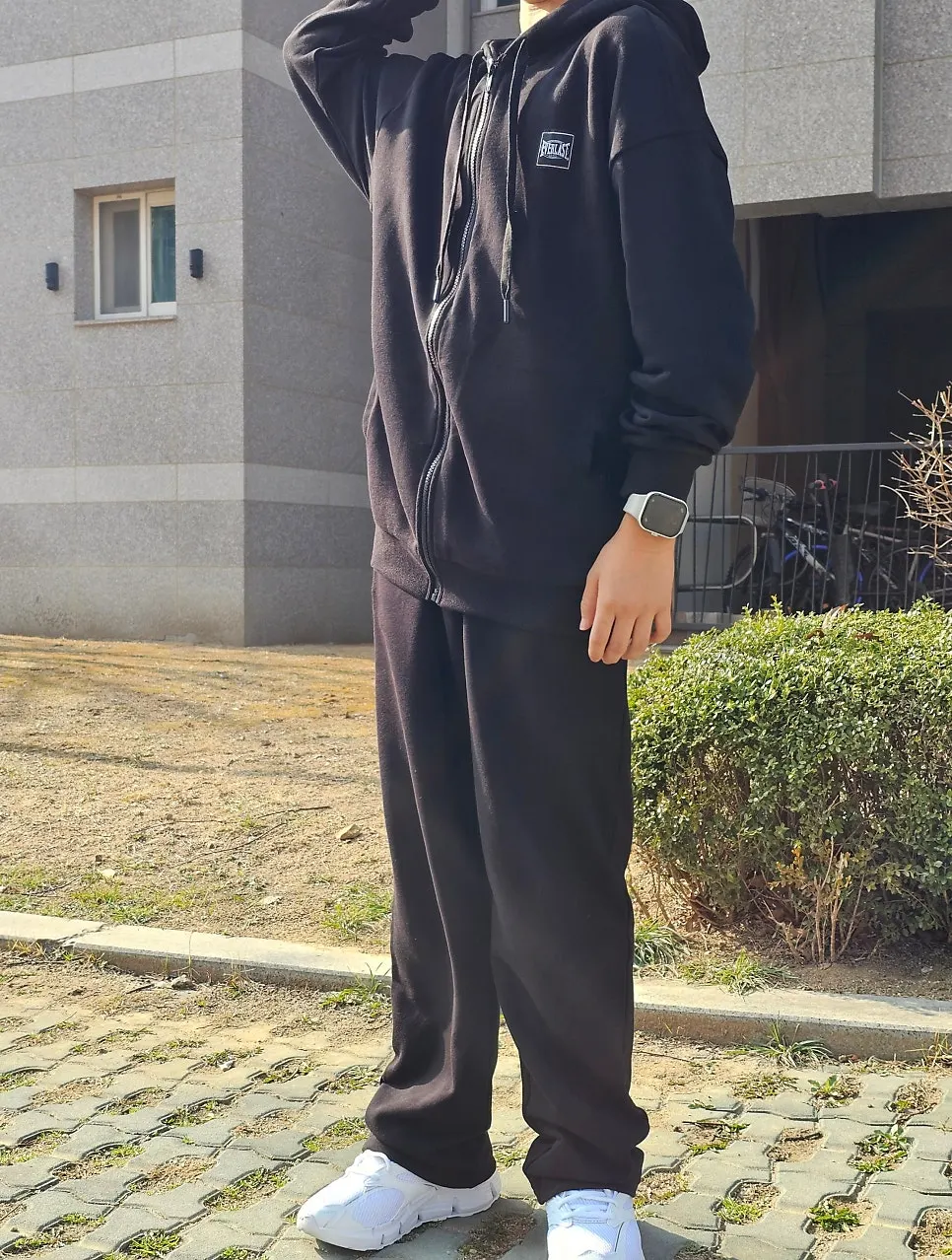 Everlast straight-leg pants set worn by a middle-school son