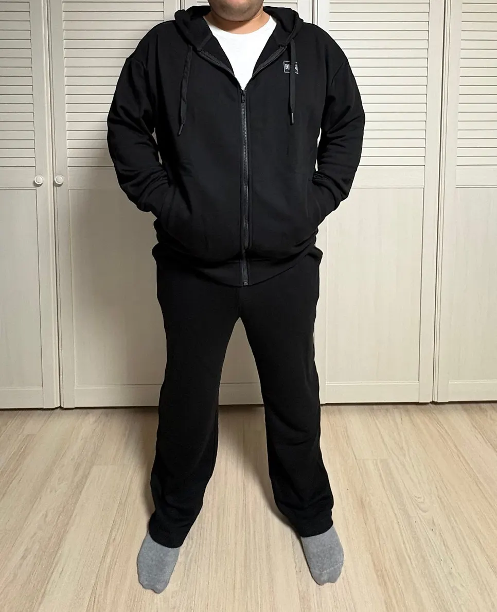 Worn silhouette of the mini terry hood zip-up and straight-leg pants