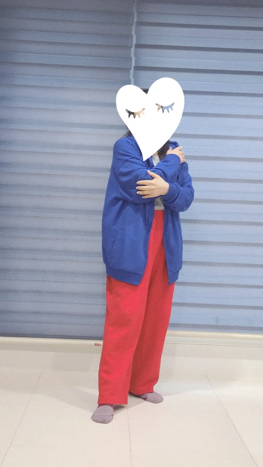 Gray inner layer with a blue hoodie and red pants