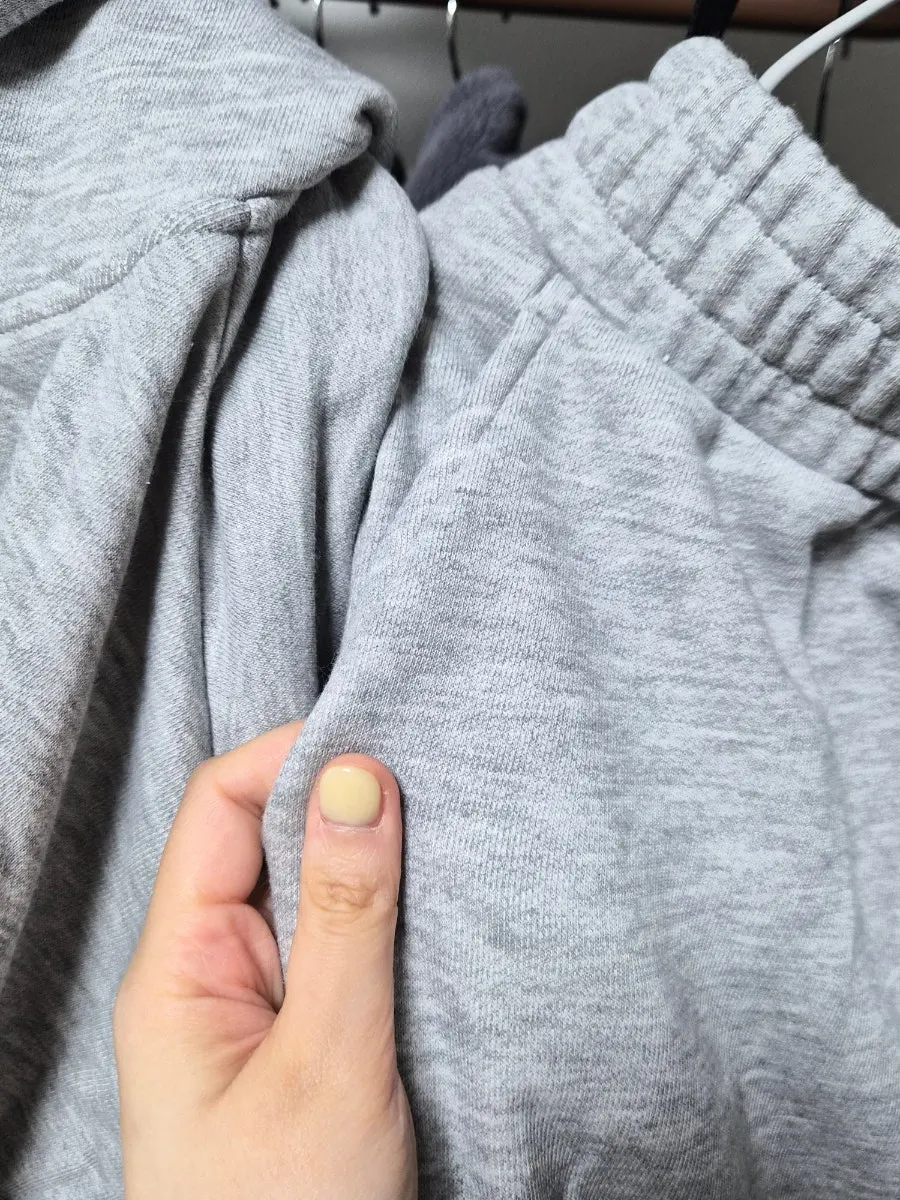 다리에 적당한 여유가 있는 일자팬츠