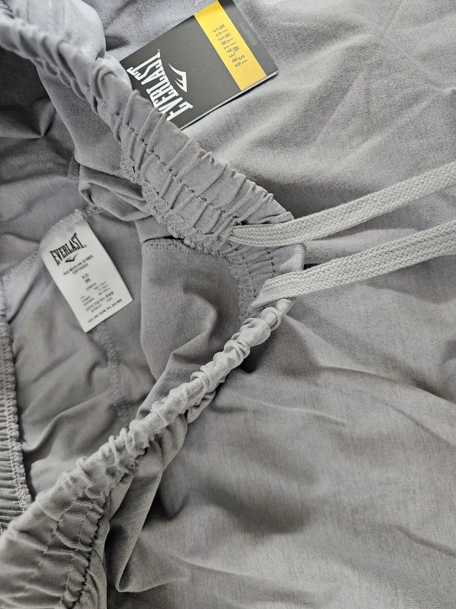 Jogger pants with elastic at the waist and cuffs