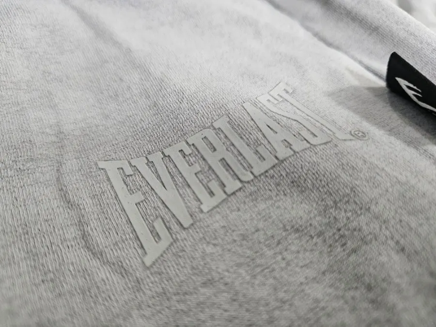 Pocket and surrounding details on Everlast jogger pants