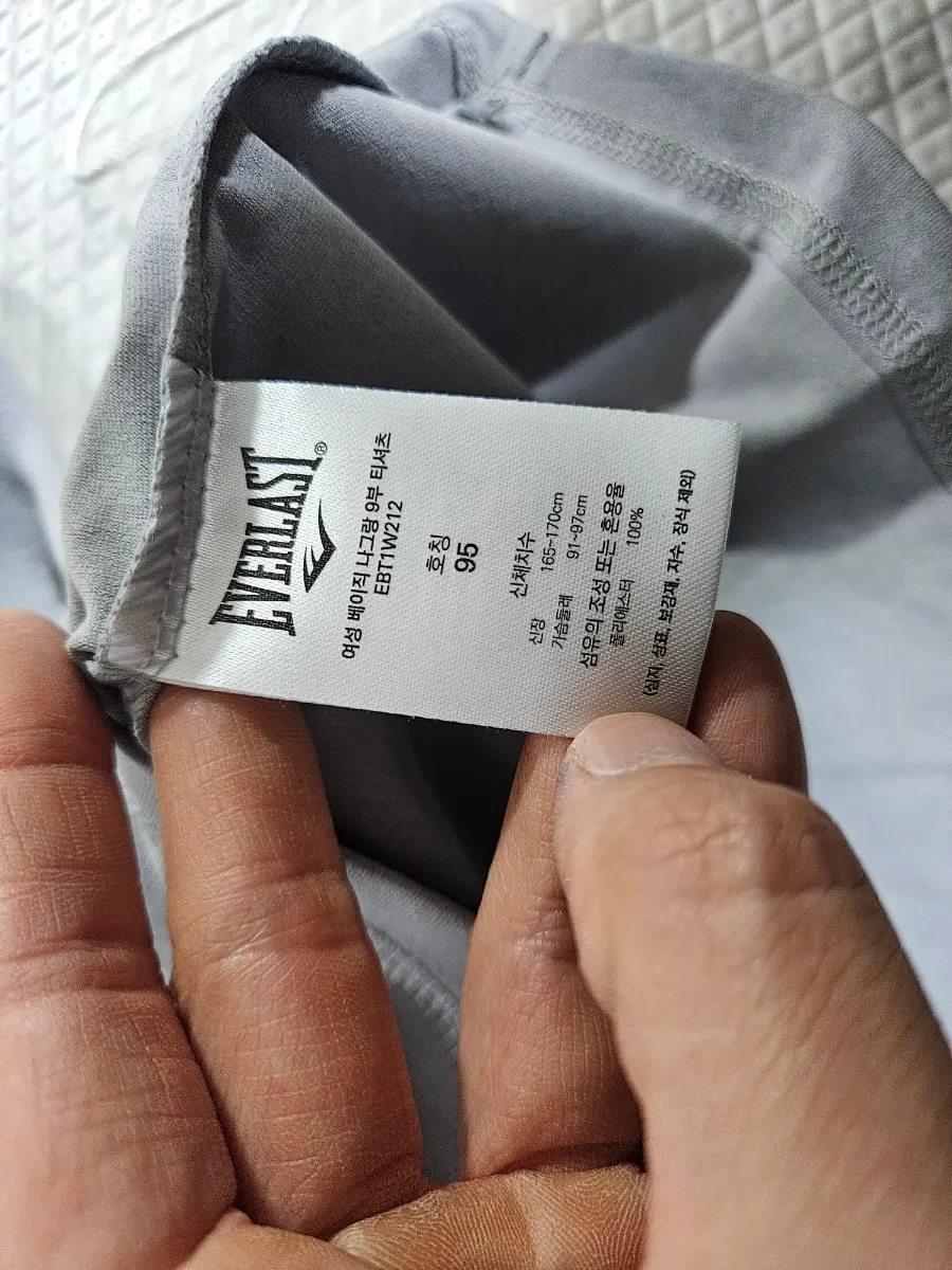 Sweatshirt with a subtle front logo