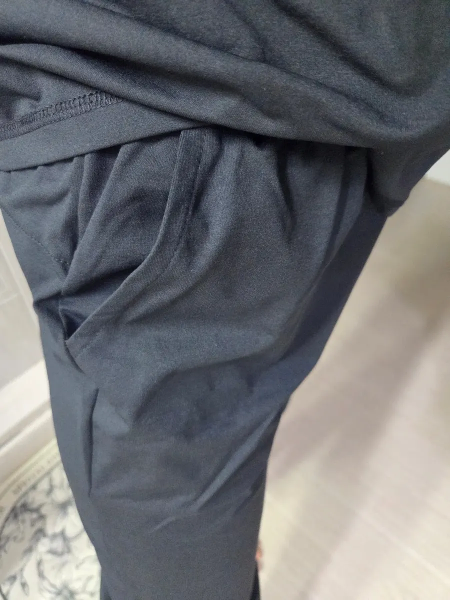 밑단이 자연스럽게 잡힌 블랙 조거팬츠 핏