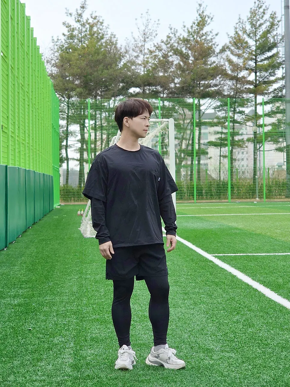 Running top with short sleeves joined to long sleeves