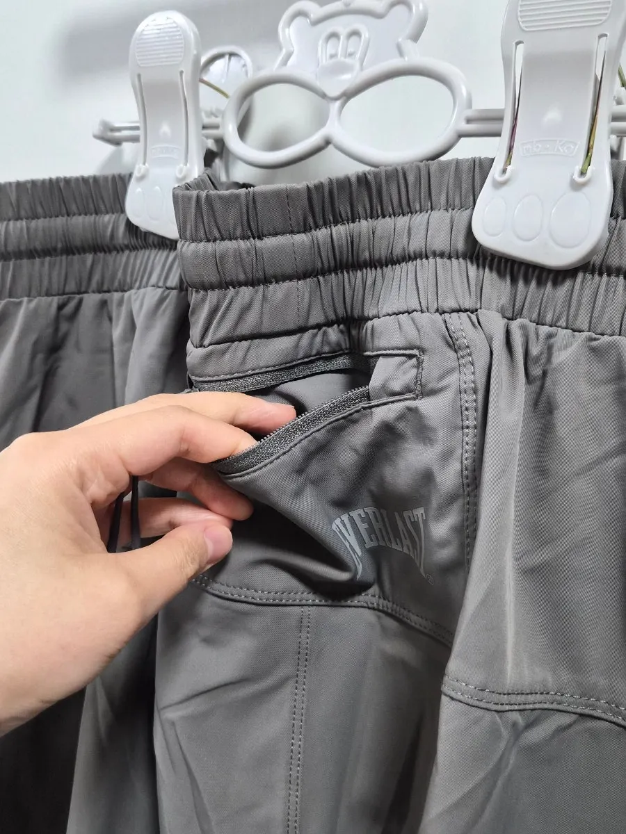 Waistband detail on Everlast shorts leggings