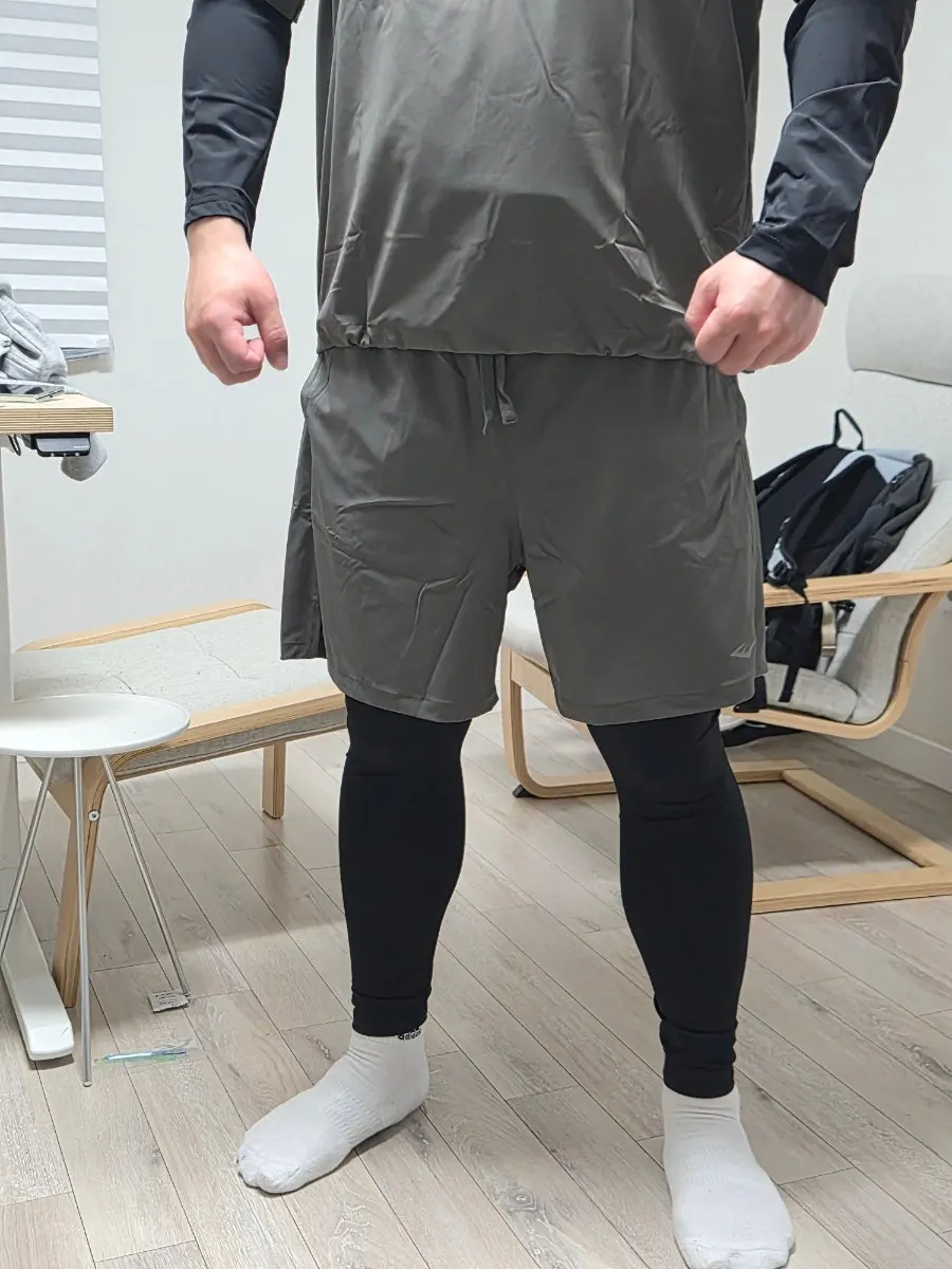 Roomy fit of the Everlast stretch running outfit set