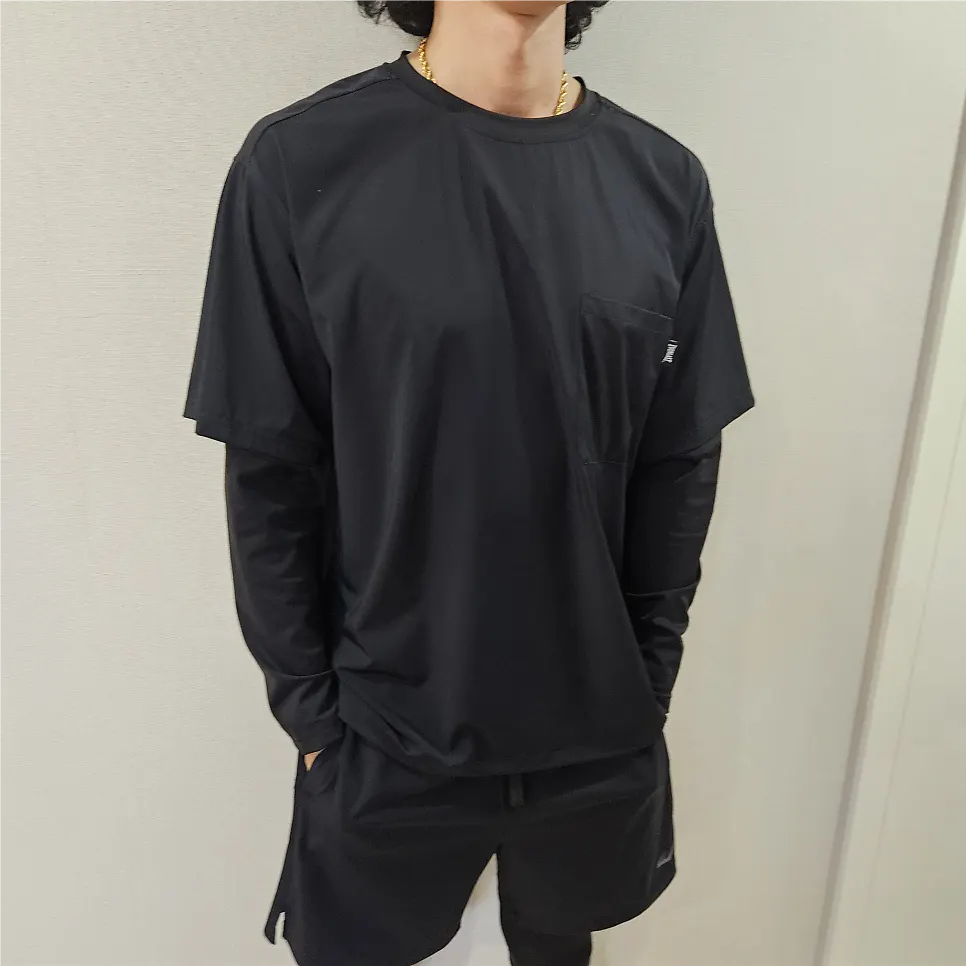 야외 활동에 입은 에버라스트 러닝복