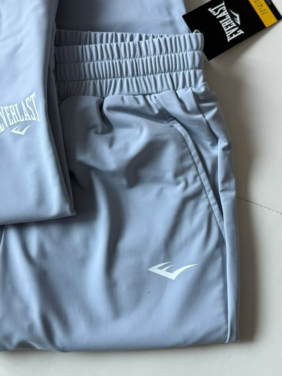 Design of the Everlast women's running jacket and pants set