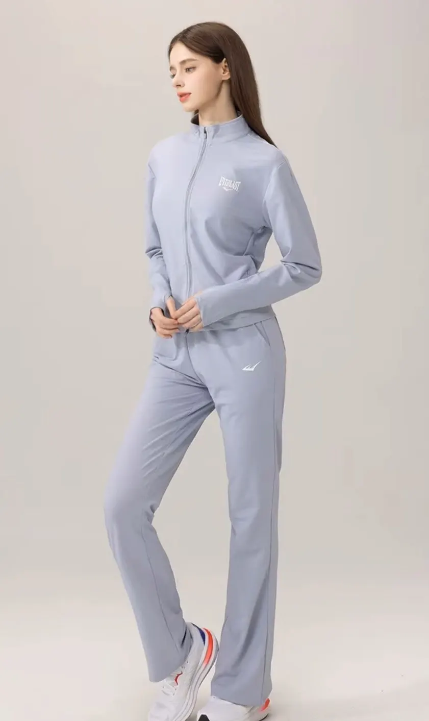 Zippered pocket detail on the Everlast running zip-up