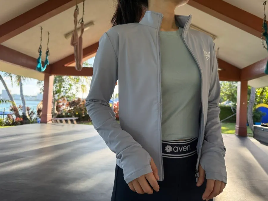 Zipper details on the Everlast slim-fit running jacket