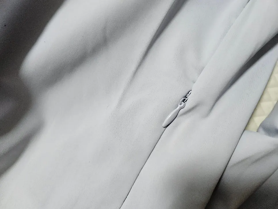 Slider and zipper shelter on the running jacket front zipper