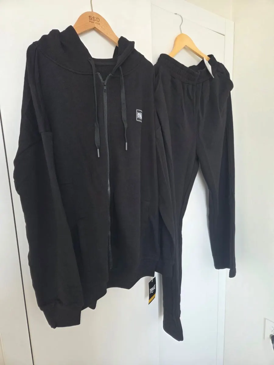 Everlast set worn as spring daily wear