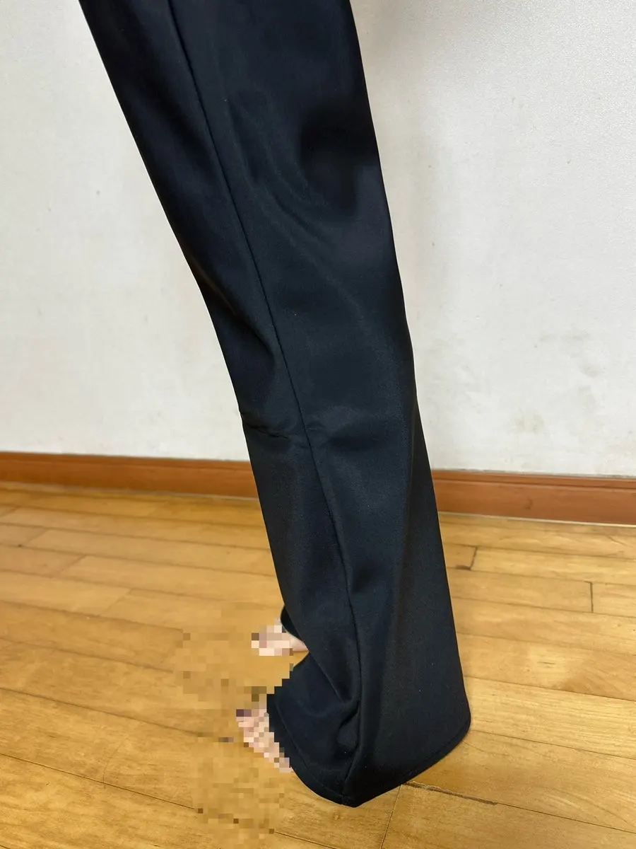 Natural silhouette of fleece-lined slacks