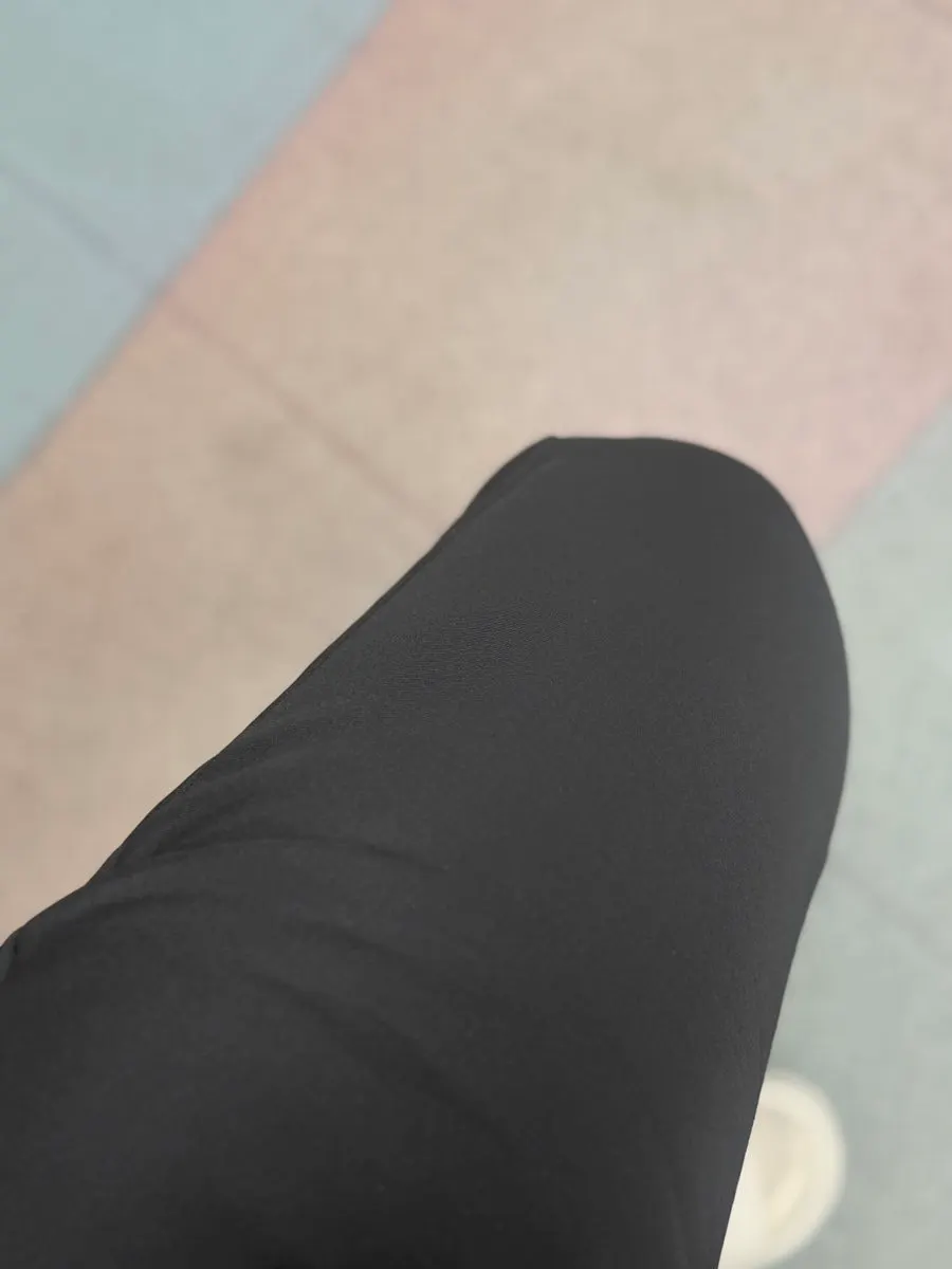 Neatly shaped bootcut fleece pants line