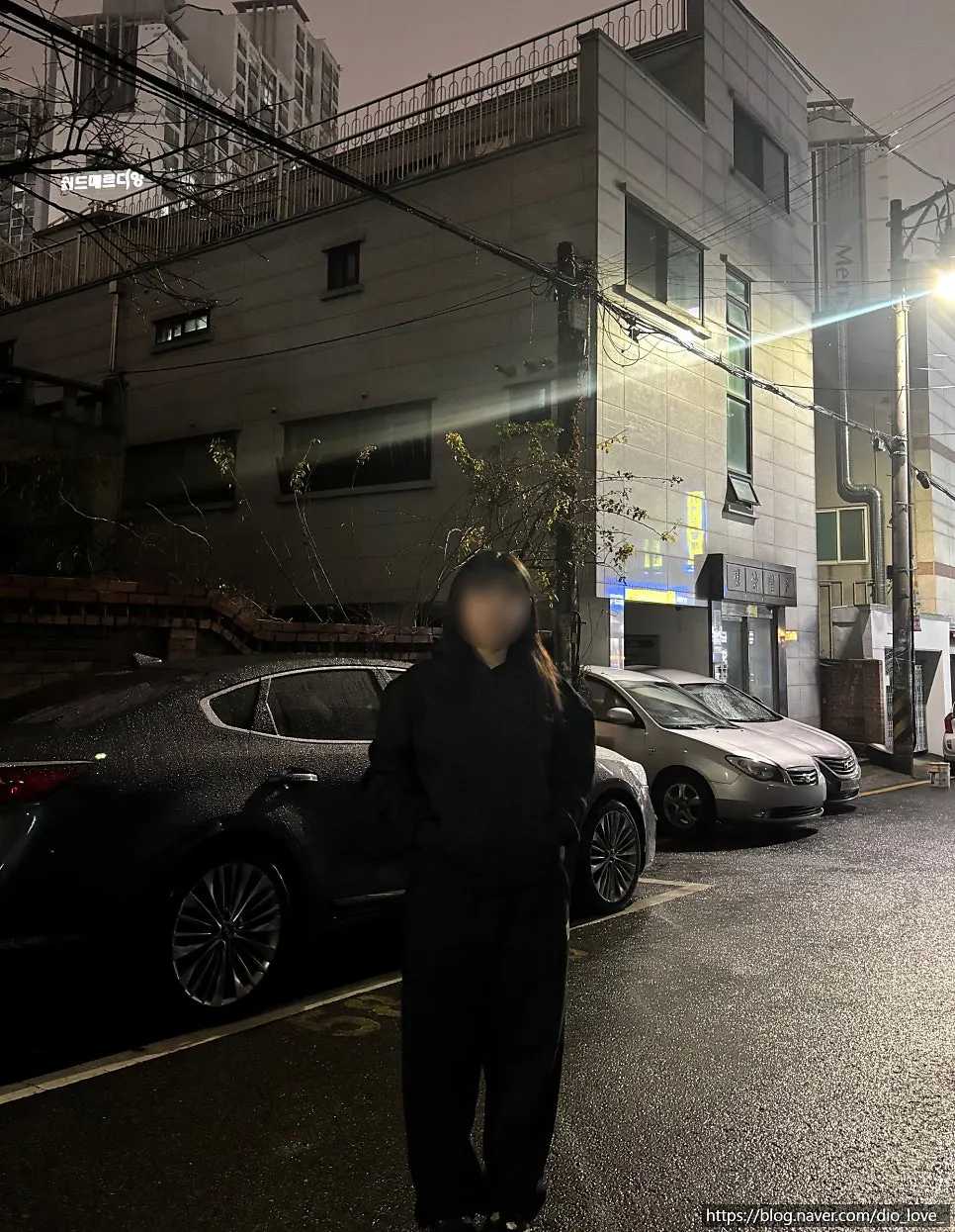 후드티와 일자팬츠 세트 착용 모습
