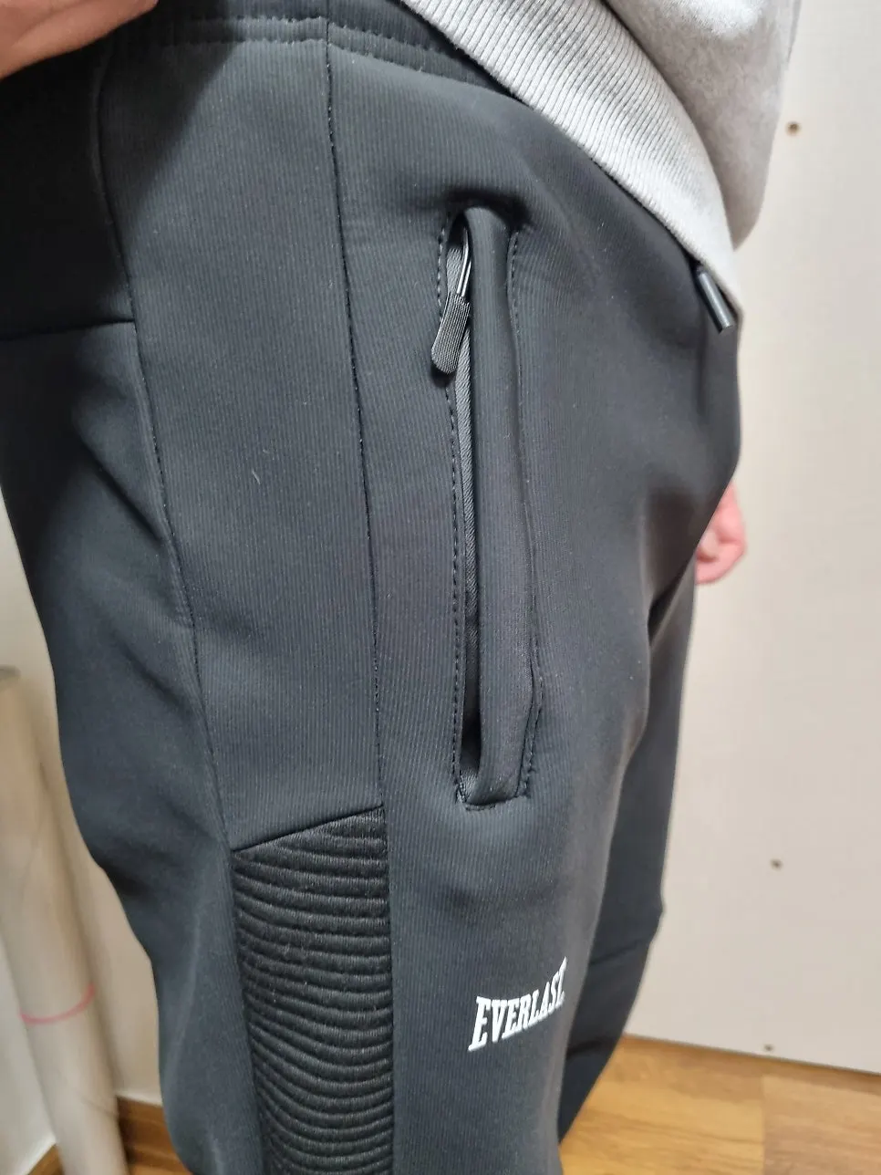 Fleece-lined pants with zip pockets