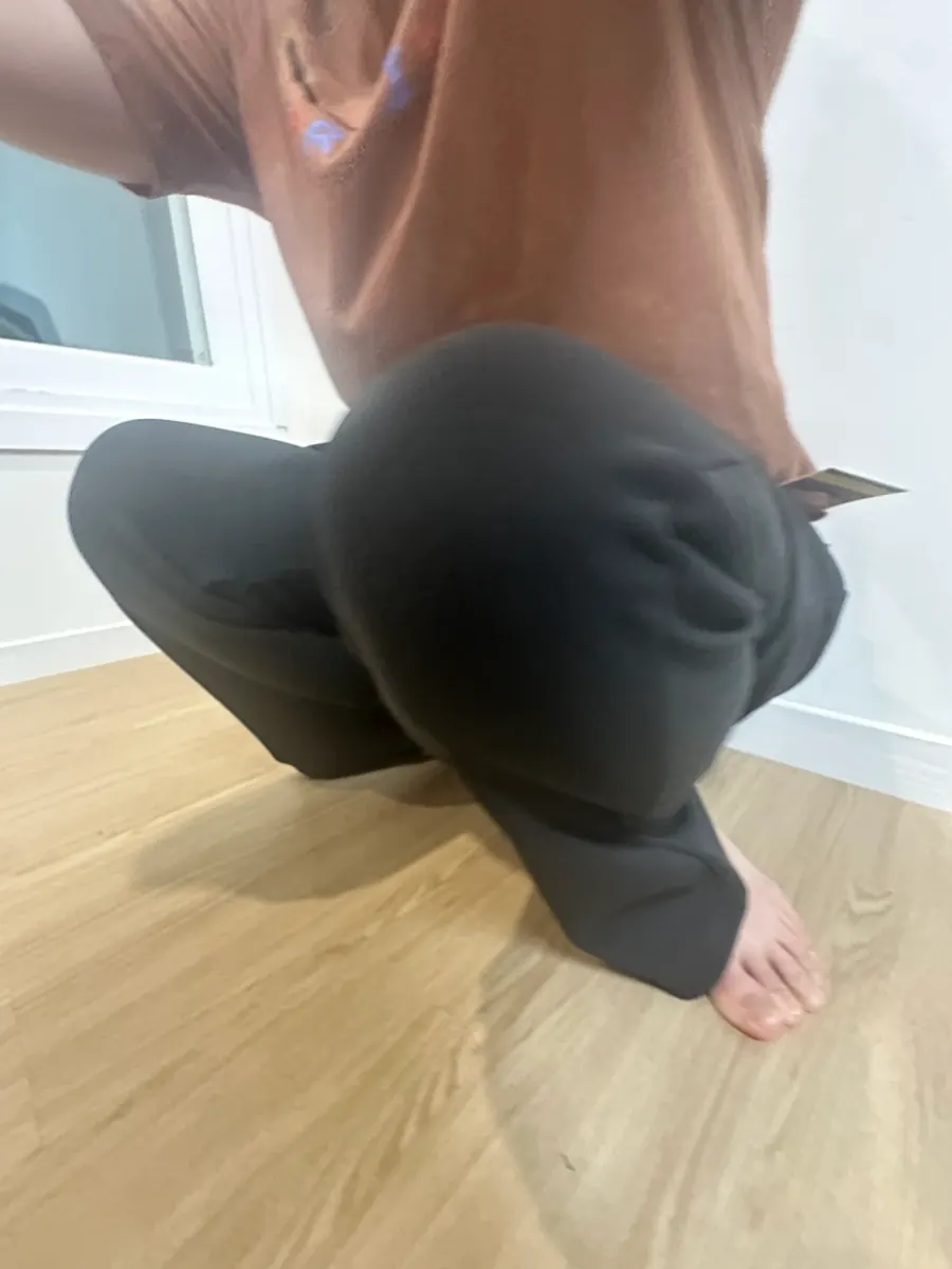 에버라스트 여성 기모 치마바지 착용 모습