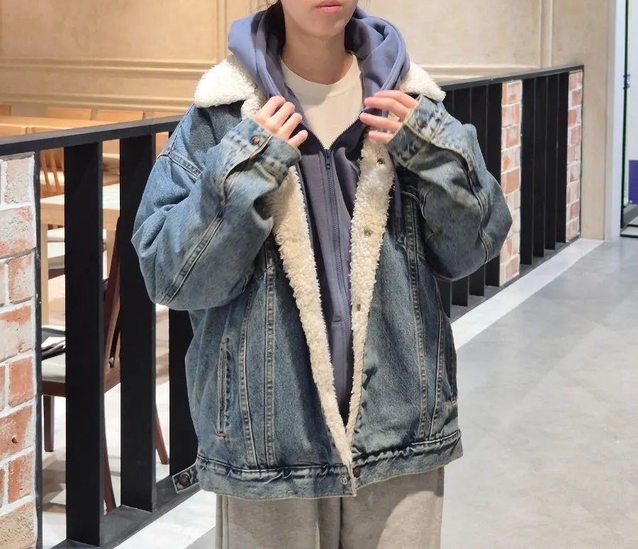 Ash Blue tracksuit with a gray cast