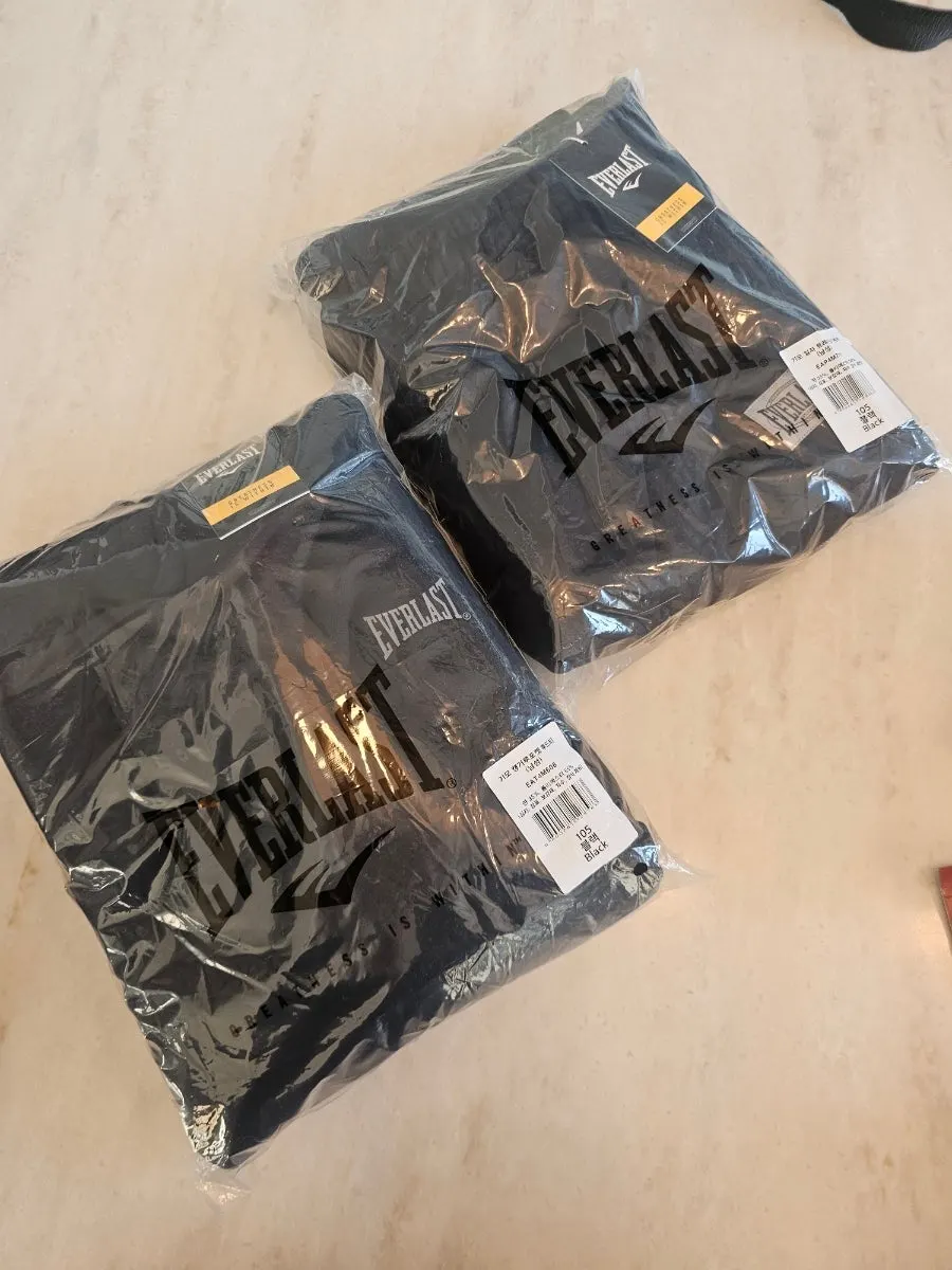 Shoulder and arm fit when wearing the hoodie