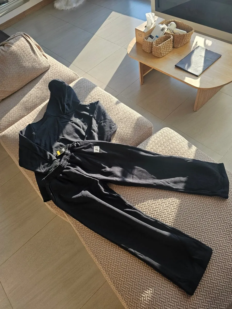 Full Everlast fleece workout outfit
