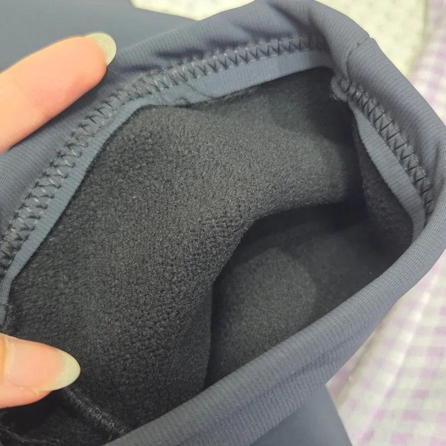 허리 밴딩과 안쪽 기모 디테일