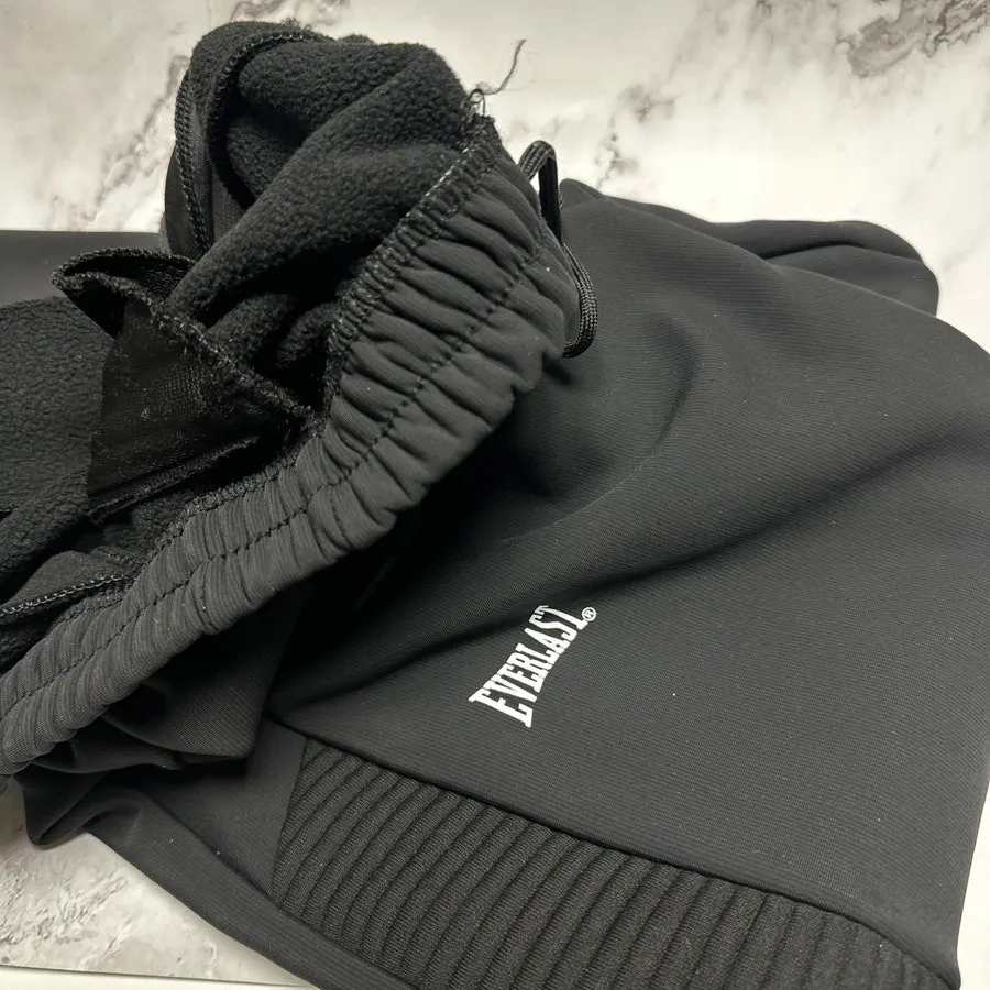 Zip pocket and side seam details