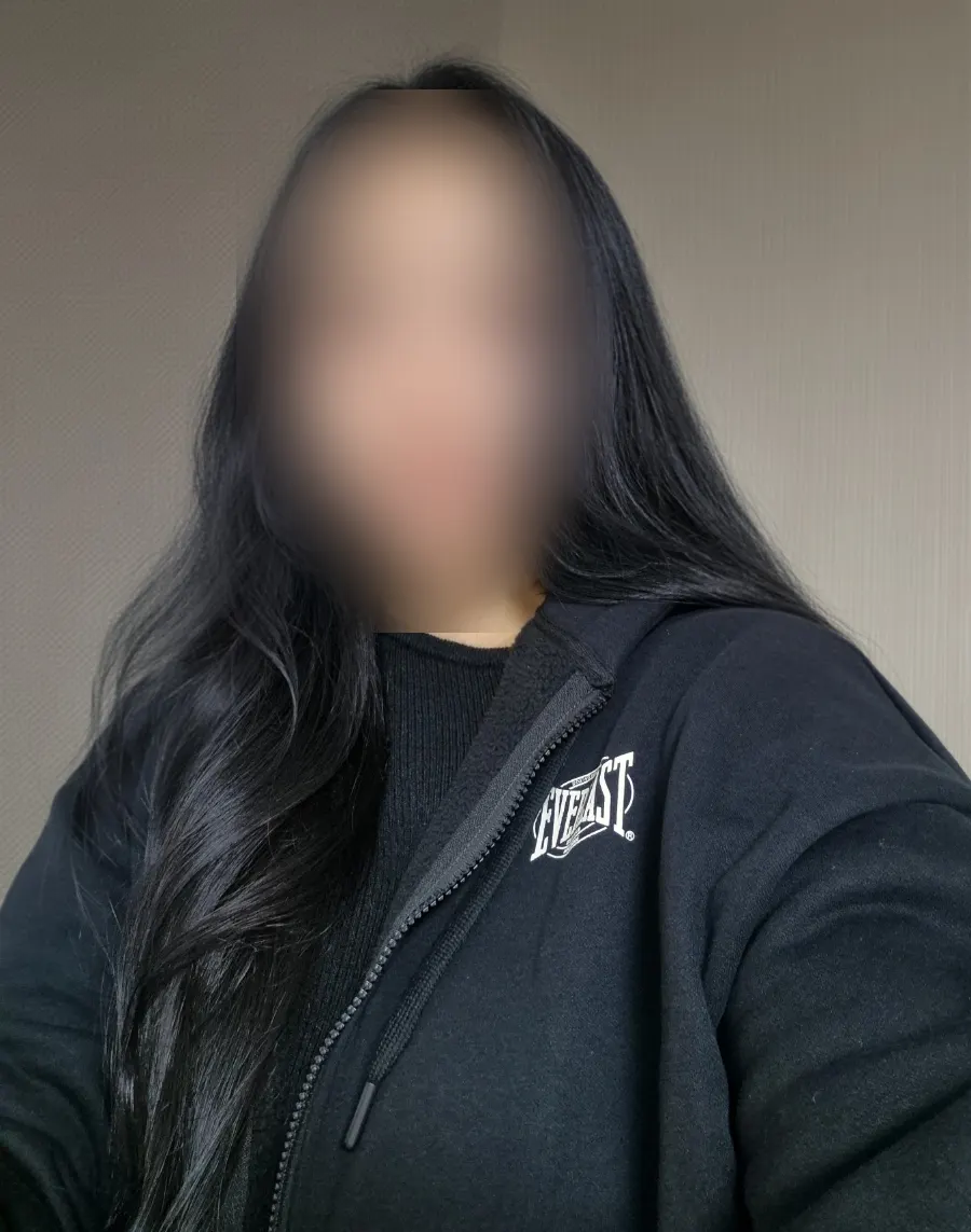 女性用裏起毛トレーニングウェアの着用姿