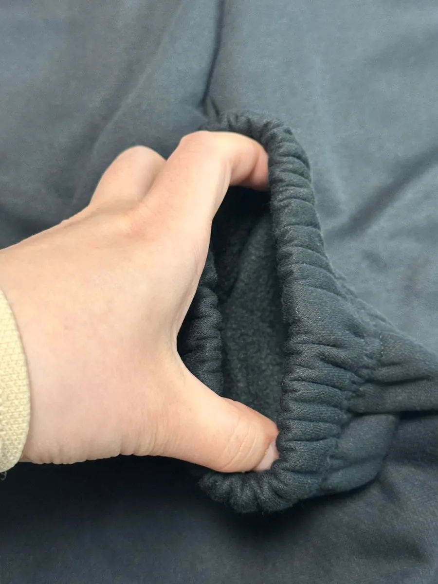 Fit of the black pants falling in a straight line