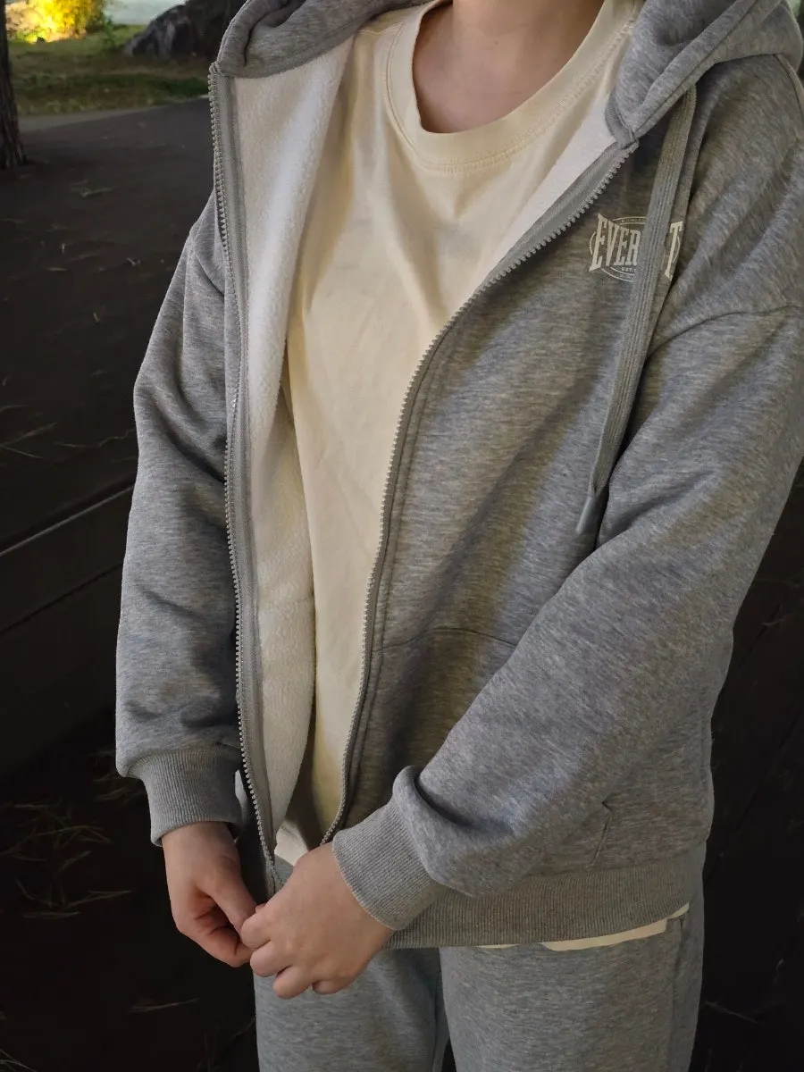Hooded zip-up hem and pocket details