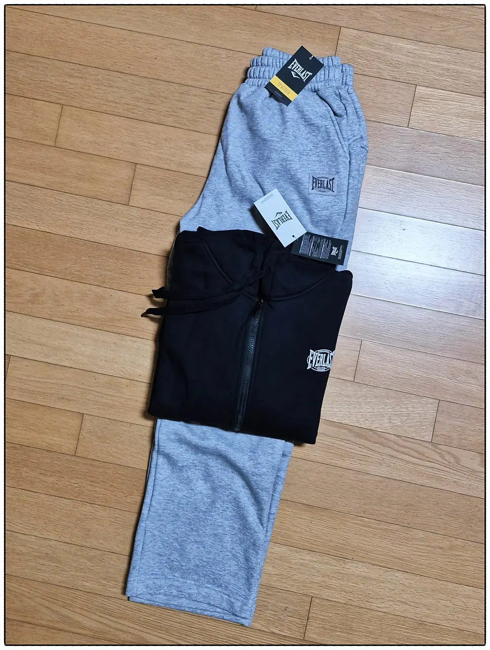 Packaged women's fleece-lined tracksuit set