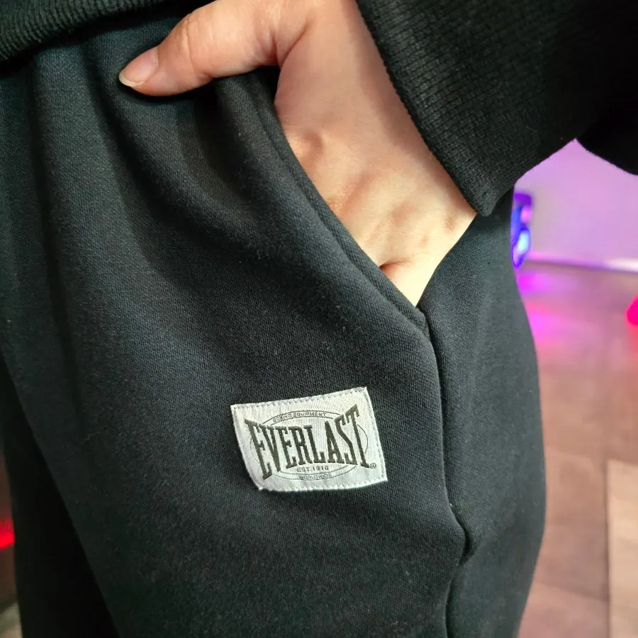 Women’s fleece-lined pants pocket detail