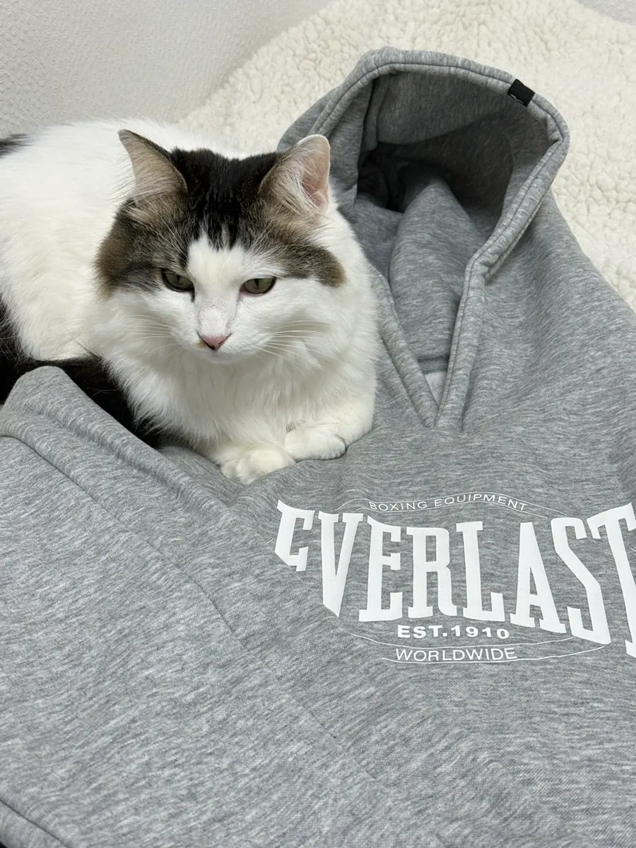 Women's hoodie with a relaxed fit and length