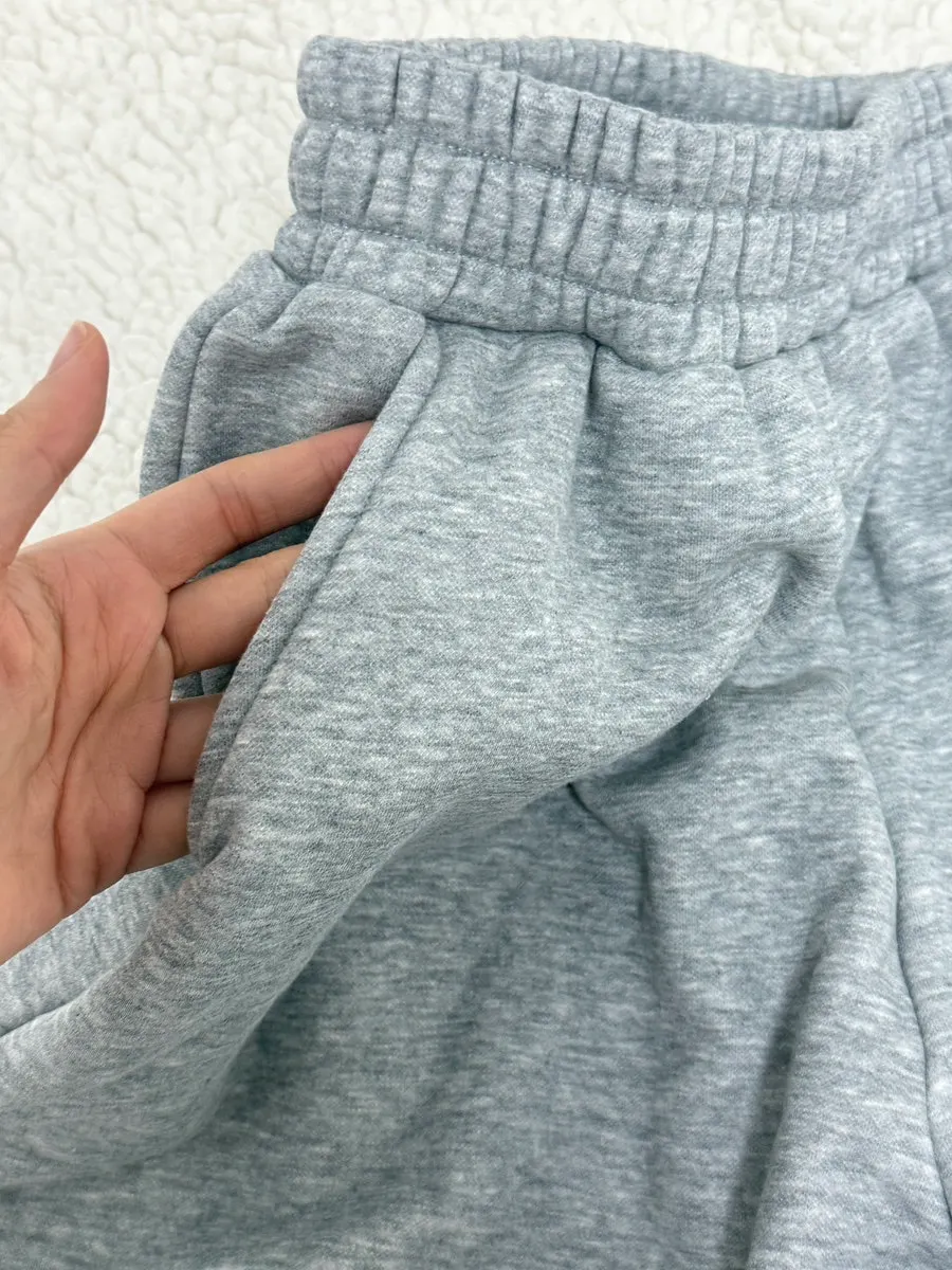 Straight-leg pants with a soft drape
