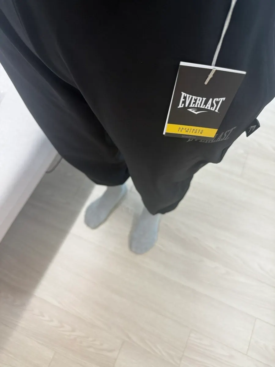 Everlast raglan top used for golf movements