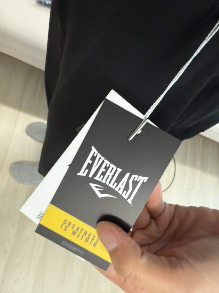 Everlast tracksuit set worn while swinging