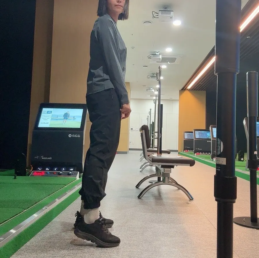 Sweatshirt and jogger pants used as golf practice wear