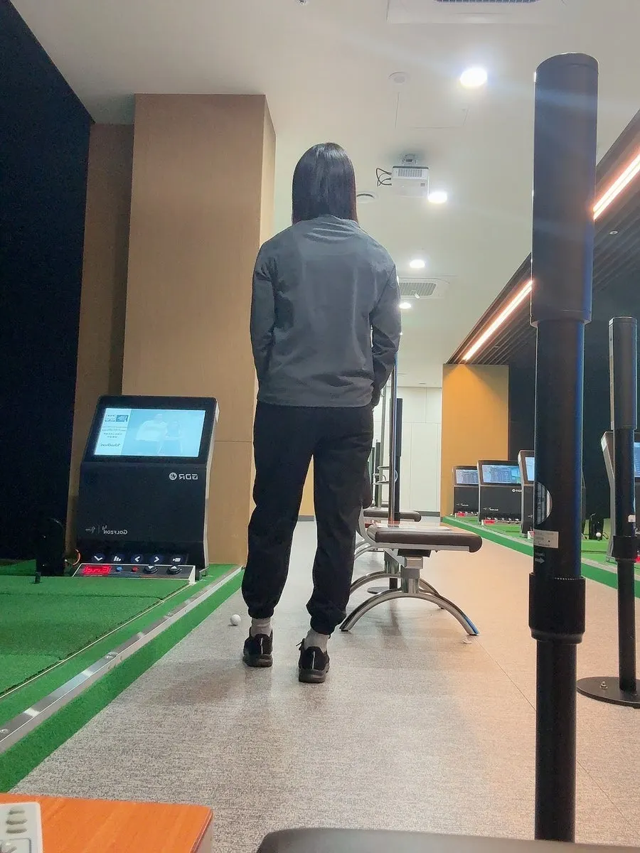 Everlast women's set worn during indoor practice