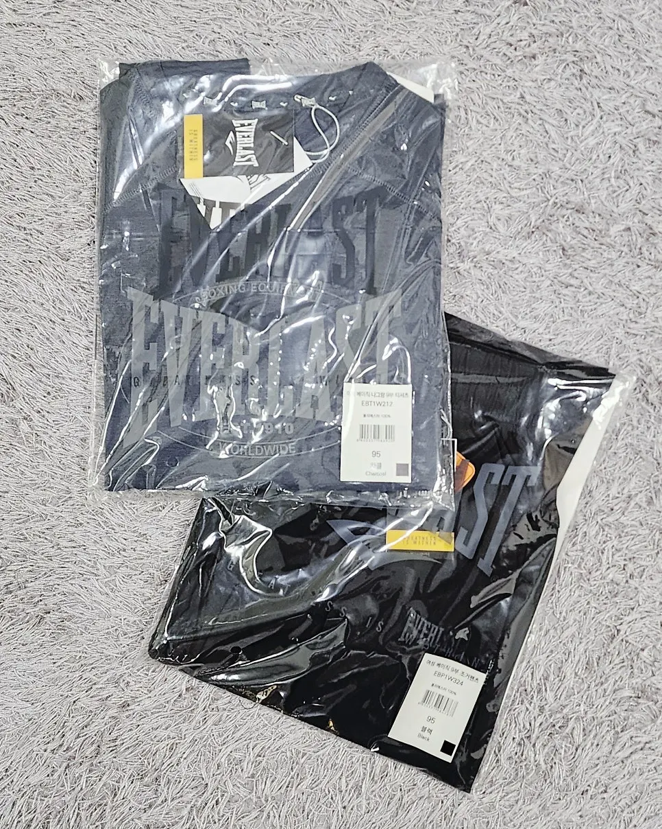 Everlast tracksuit set examined at home
