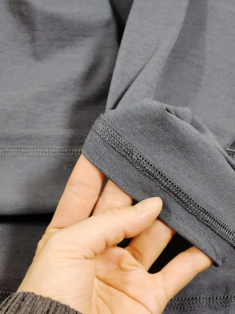 Raglan shoulder line on the Everlast sweatshirt